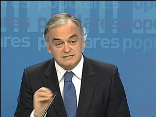 Pons confía en el Gobierno y critica las "asquerosidades" de Rubalcaba al mismo tiempo