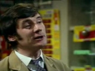 Monty Python - Dead Parrot Sketch