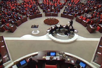 Kapalı oturum sürüyor