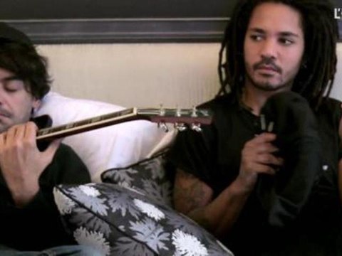 Les BB Brunes interprètent Coups et blessures pour L'Express