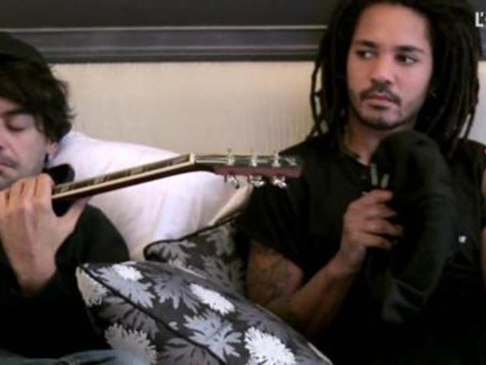 Les BB Brunes interprètent "Coups et blessures" pour L'Express