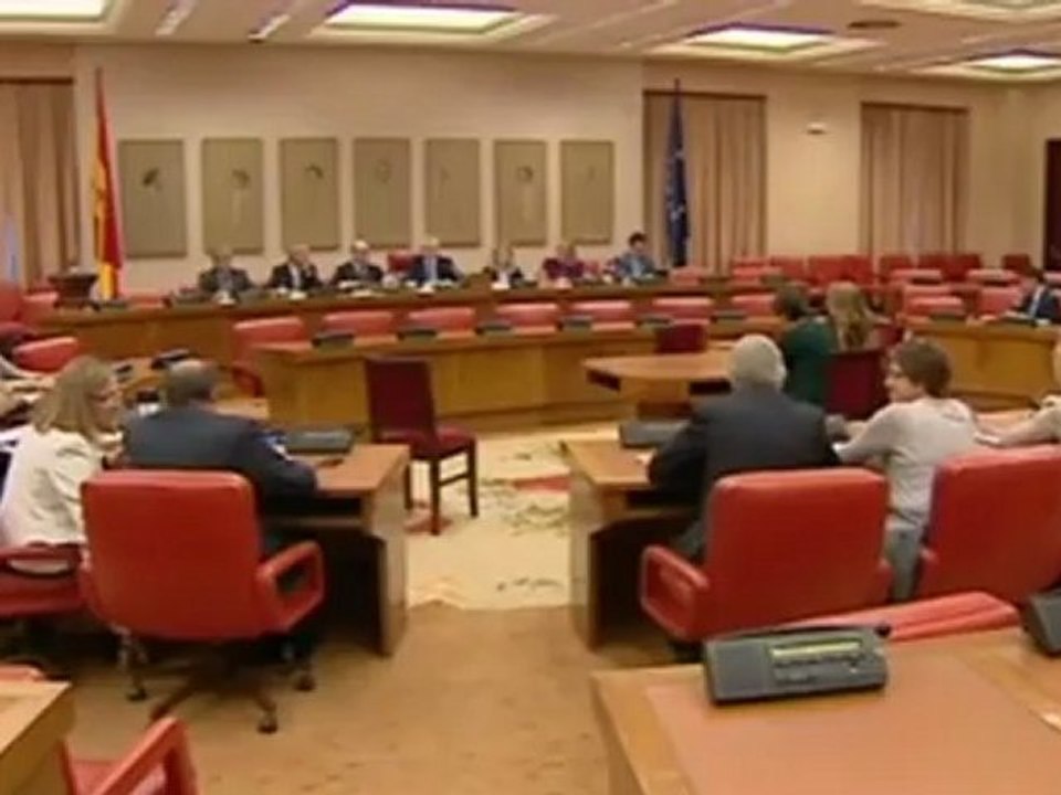 De Guindos explica la gestión del "banco malo" en el Congreso