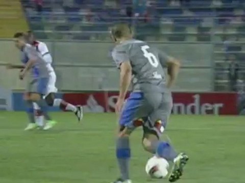 Une frappe lourde des 25 mètres pleine lucarne !