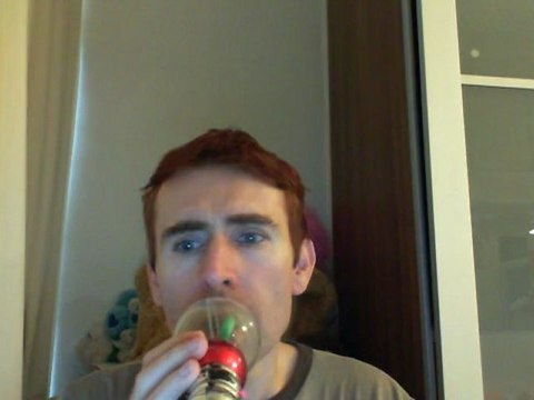 Wiwi égratigne l'homme sans trucage de Dionysos & Jean Rochefort