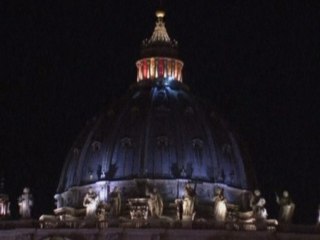 Man ends protest on Vatican dome