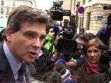 ZAPPING ACTU DU 04/10/2012 - Arnaud Montebourg chahuté par les salariés en colère de Sanofi