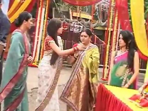 *Drashti Dhami* Madhubala EIEJ India Forums Segment 04/10/2012