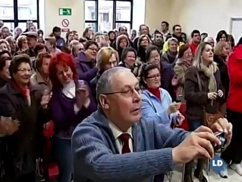 Señoras murcianas aclaman a Rubalcaba al grito de sin ti no soy nada