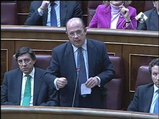 Rubalcaba se muerde el labio ante las preguntas del PP