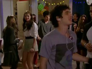 Fatinha beija Dinho