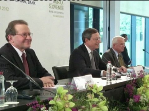 Draghi emplaza a España a decidir sobre el rescate