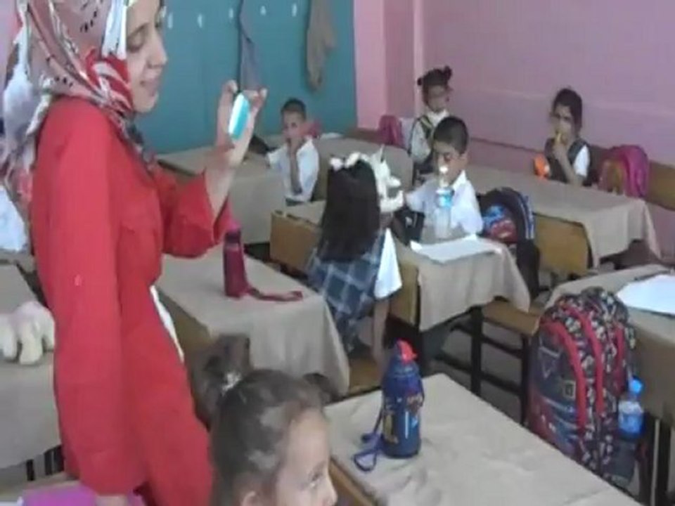 CUMHUR öğretmenin minileri sınıfta