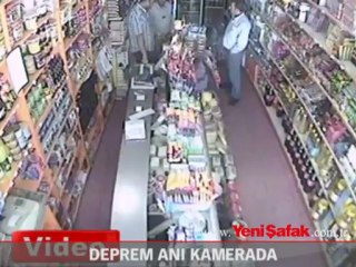 Deprem anı kameralarda