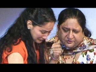 Video herunterladen: Sanjay Dutt & Manyata Dutt Cries @ Dr Batra Health Awards !