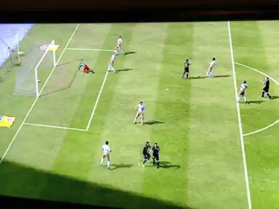 Quel jeu collectif et magnifique but de Mimi sur FIFA 2012