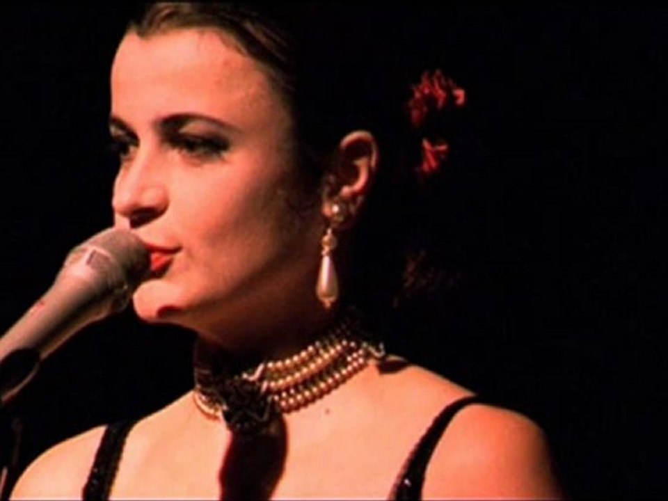Oana Catalina Chitu Pe bolta Cand Apare Luna