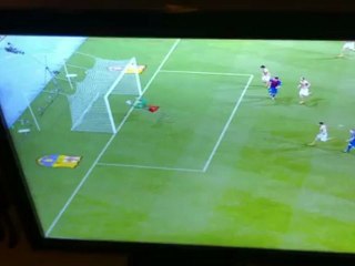Zlatan qui essaie de lober Raveli FIFA 2012