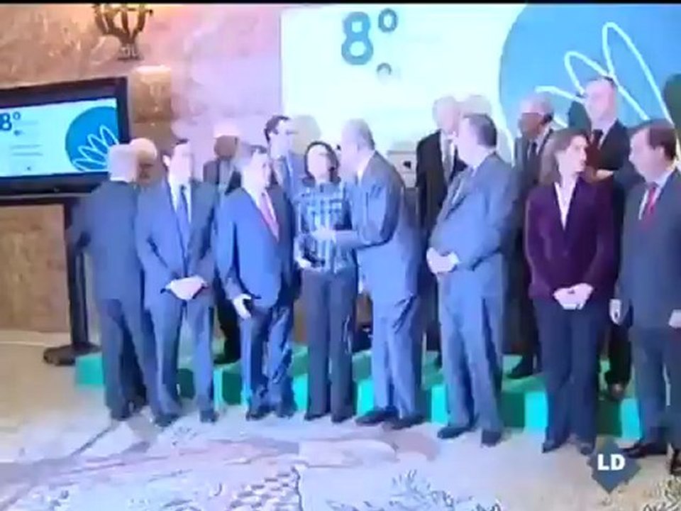 El Rey esconde su moratón tras unas gafas de sol