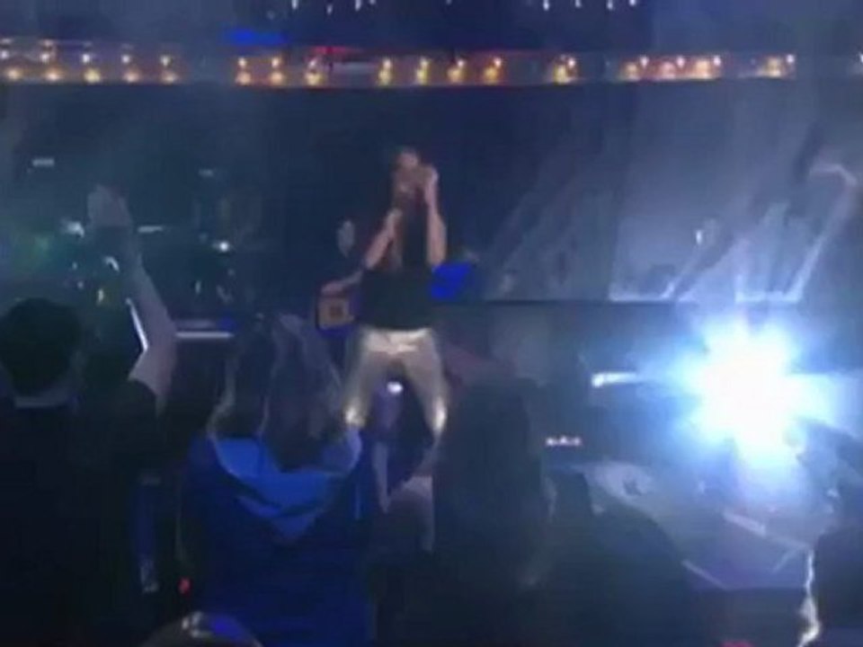 Alicia Keys - Girl on Fire (Live VH1 Storytellers)