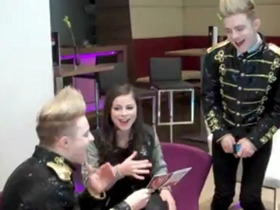 Lena mit Jedward im Hotel