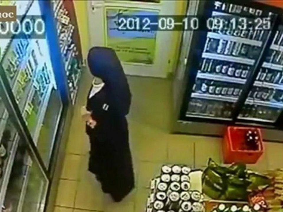 Une religieuse cléptomane - Video2choc