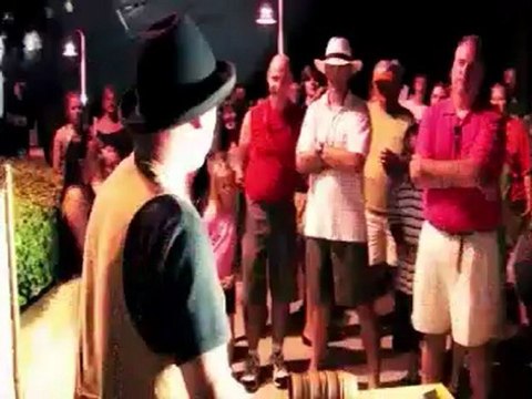 Gazzo Tossed Out Deck DVD (with Red Deck) by Gazzo - Magic Trick