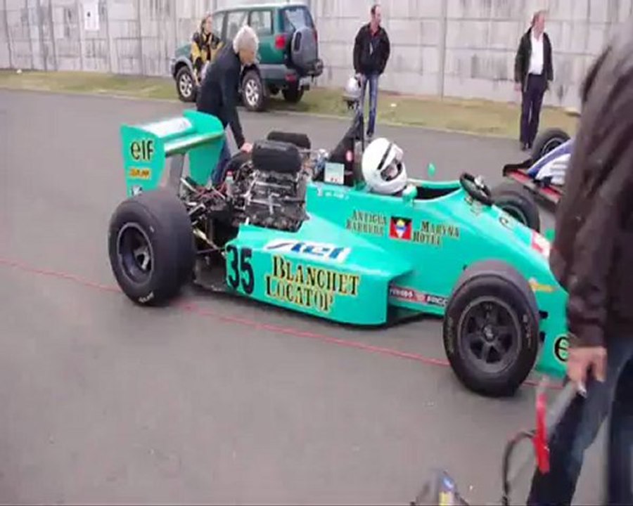 Antoine et les voitures de course