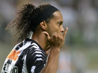 Un triplé dont un but magnifique pour Ronaldinho