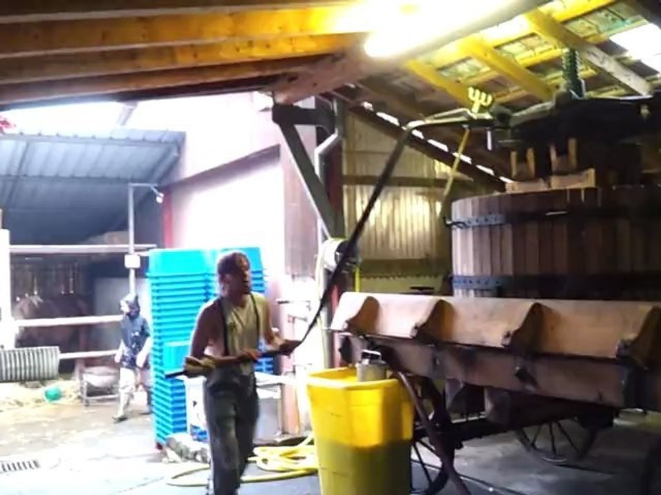 vendanges 2012 pressoir mise sous pression.