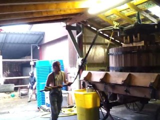 vendanges 2012 pressoir mise sous pression.
