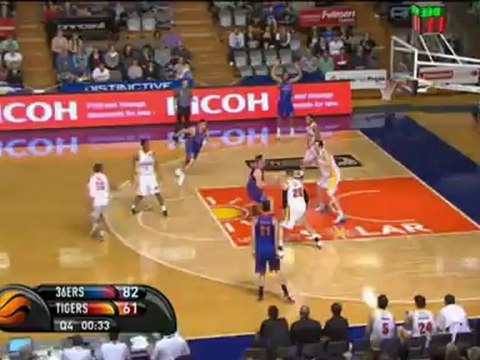 Adelaide 36ers 84-61 Melbourne Tigers