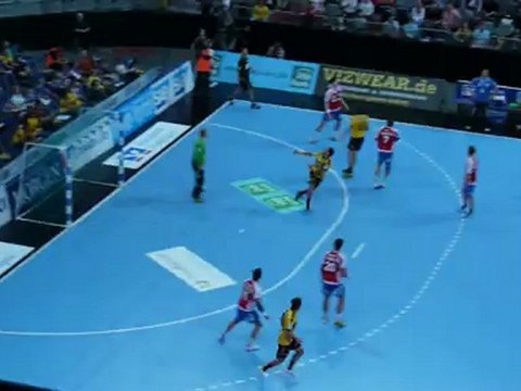 RNL - Lemgo / Passe dans le dos + Arrêt Nils Dresrüsse / Bundesliga Handball 7ème Journée