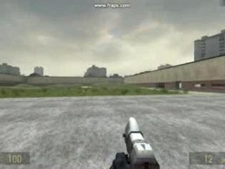 Halo 1 pistol in Half-Life 2..