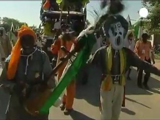 Inde : les "sans terre" poursuivent leur route