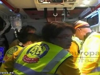 Una mujer da a luz en un coche