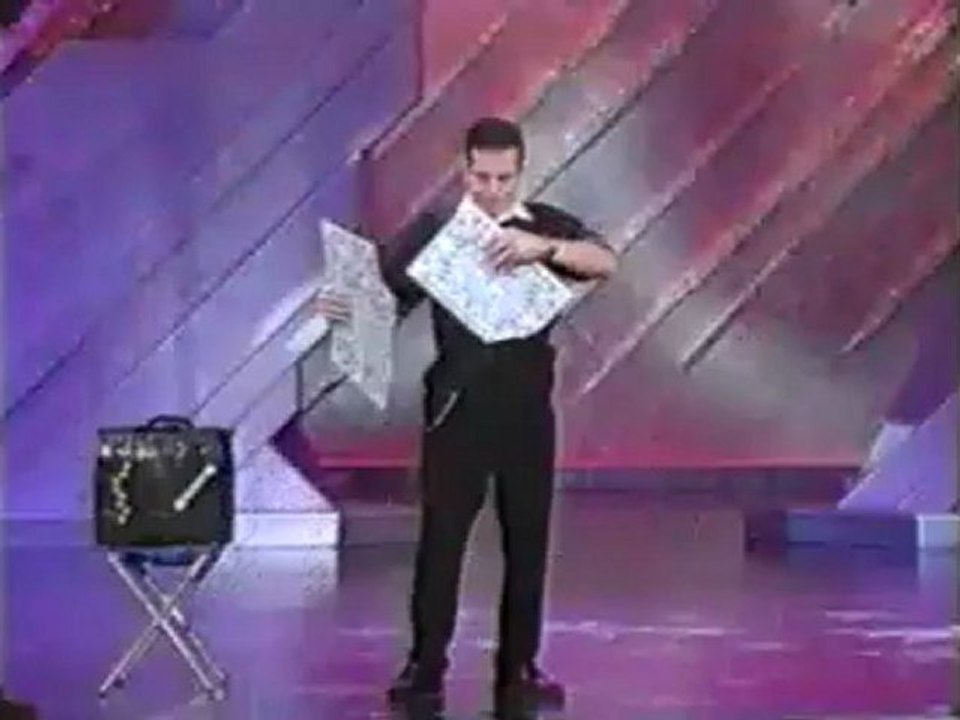 3 Card Joe X-Large Cards (11X16 on Heavy Card Stock  2 DVDs and Worldwide Performance Rights) - Magic Trick