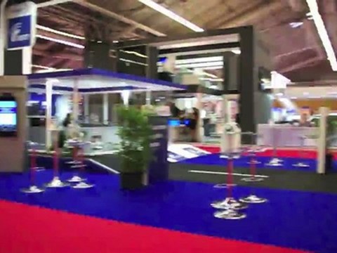 Jeu Kinect couplé à un écran tactile sur le stand de VINCI Autoroutes - Mondial de l'Automobile