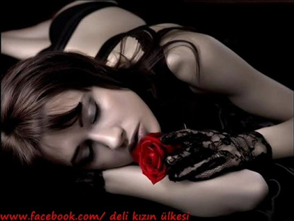 Demet Akalın-  Seviyorum seni farkında mısın..?