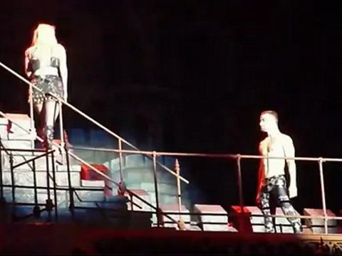 Lady Gaga vomit sur scène