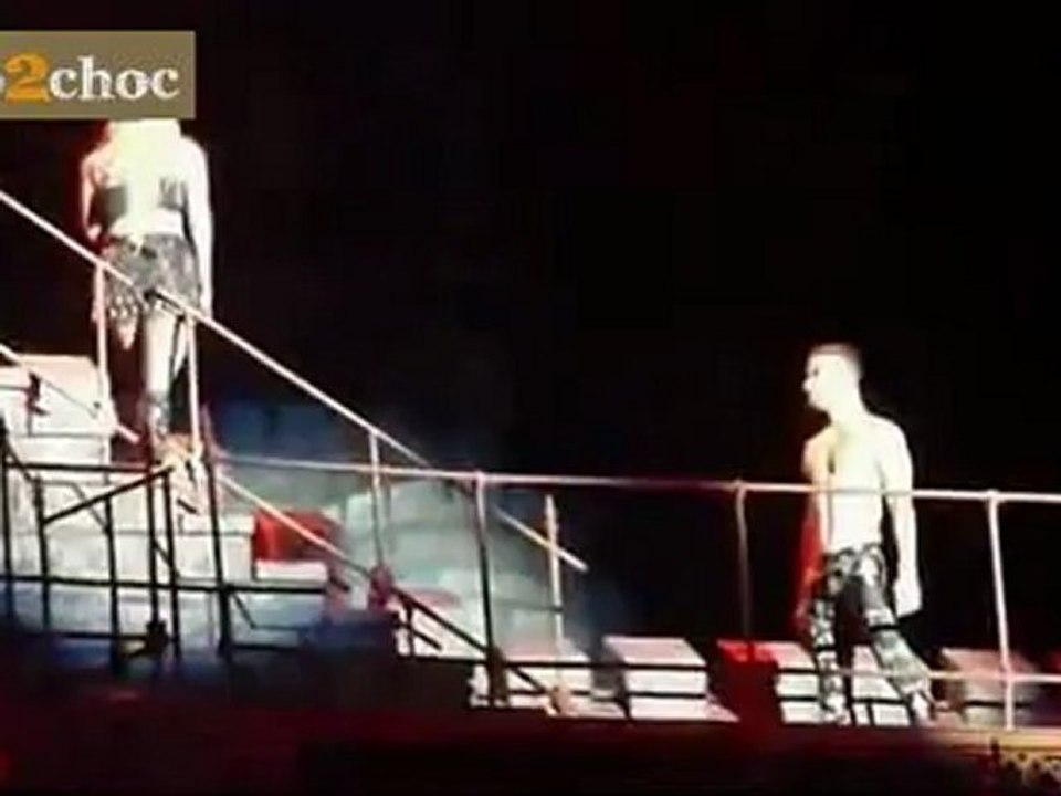 Lady Gaga vomit sur scène à Barcelone - Video2choc