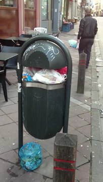 Saleté Chaussée de Wavre, une artère régionale à Ixelles