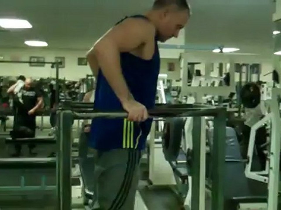 Dave in the Reps Gym Preston: Dip challenge on Konkura.com Sport and Fitness