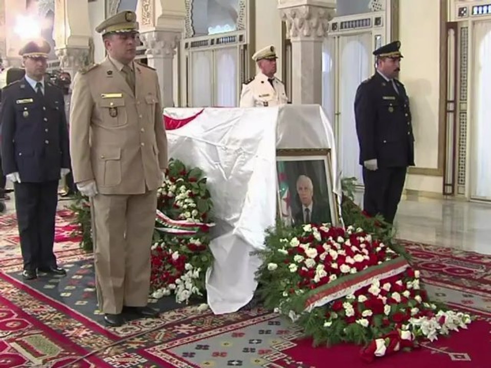 Argelia despide a expresidente