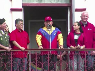 Chávez sigue rumbo al socialismo