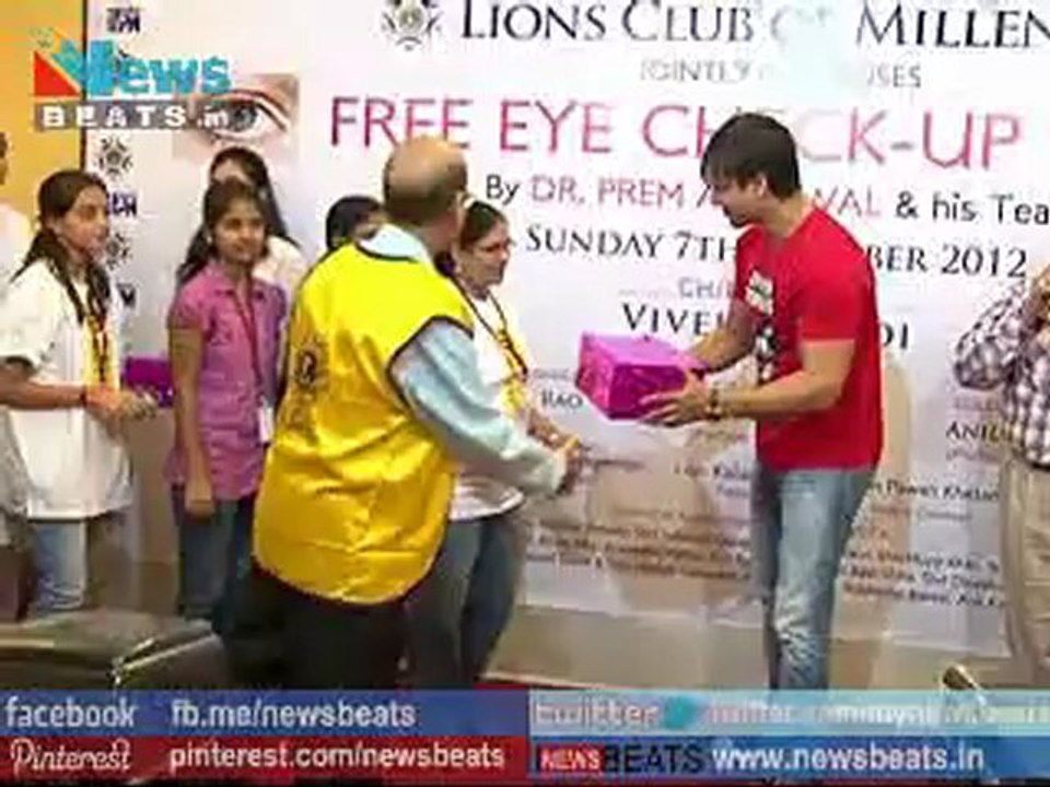 Vivek Oberoi & Amrita Rao @ Eye Checkup Camp For Cine Workers Part 1