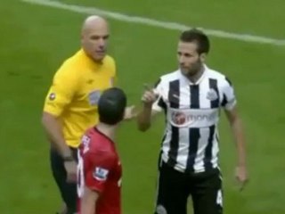 van-persie-thoat-toi-cui-cho-voi-cabaye-lieu-co-bat-cong-