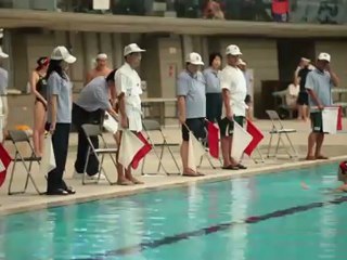 Japon: des nageurs se jettent à l’eau en armure de samouraï