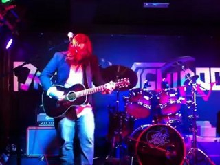 Nice 'n Dirty Acoustic Blues Solo - Lewis Hamilton