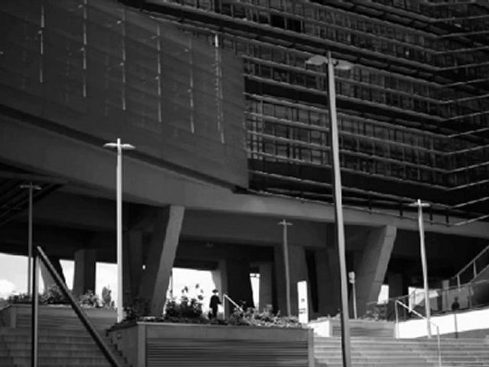 Modern Design by Paul Hayworth 640x480