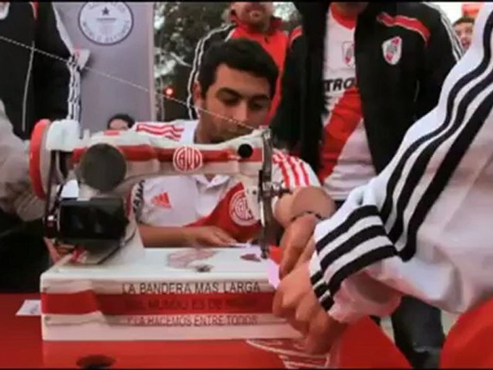 Dünyanın en büyük bayrağı: 8 km! - River Plate